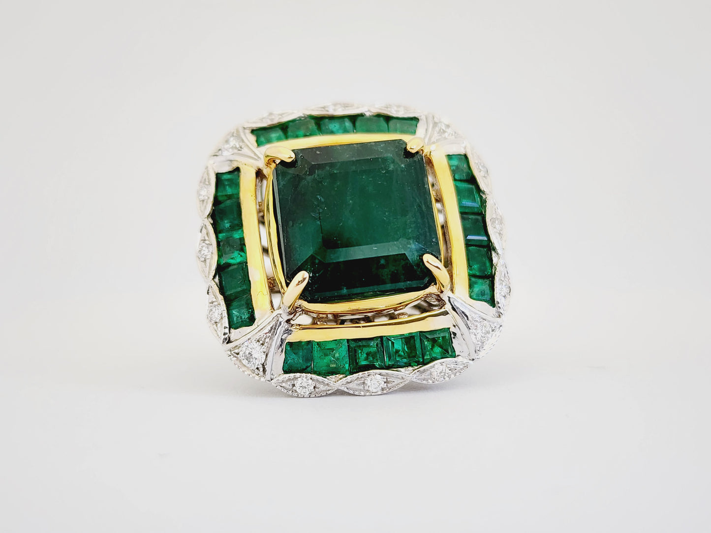 17.46 Carats Natural Emerald White Gold Diamond Ring 18 Karat