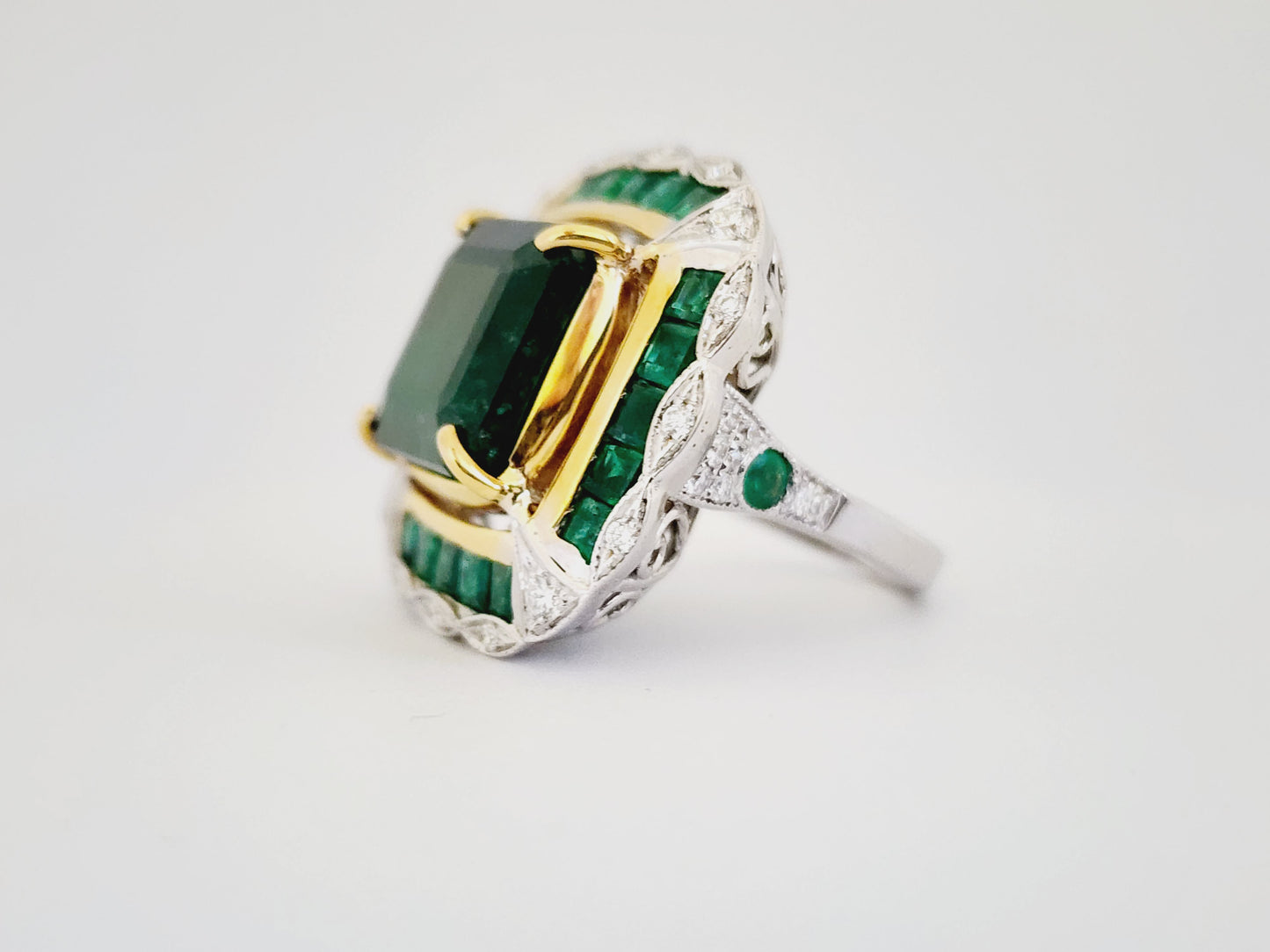 17.46 Carats Natural Emerald White Gold Diamond Ring 18 Karat