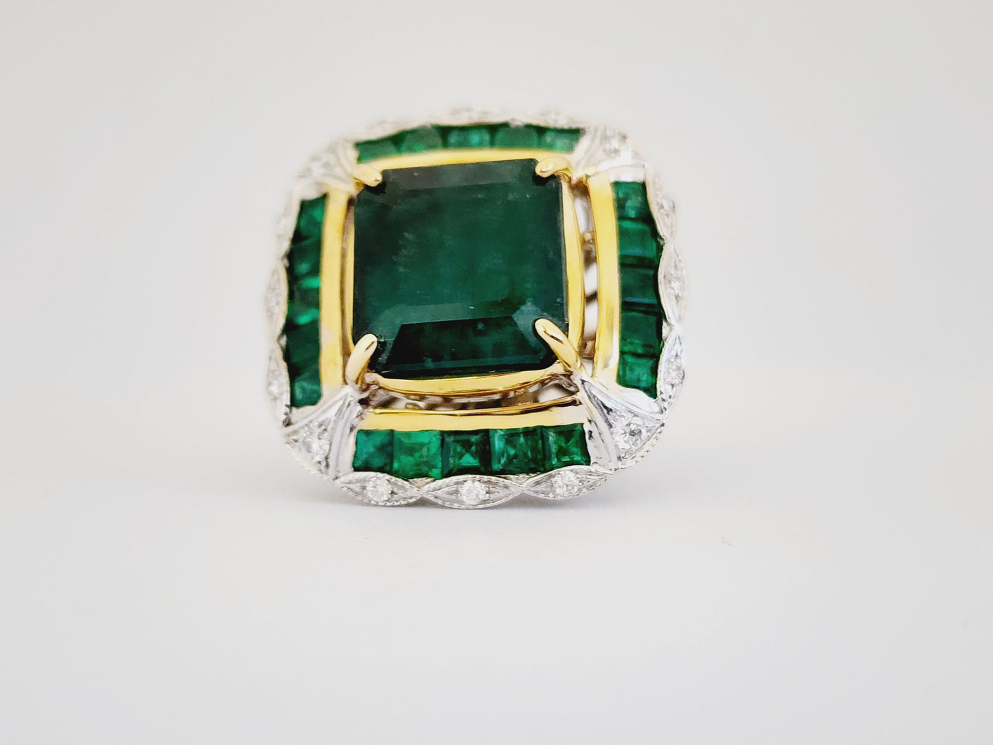 17.46 Carats Natural Emerald White Gold Diamond Ring 18 Karat