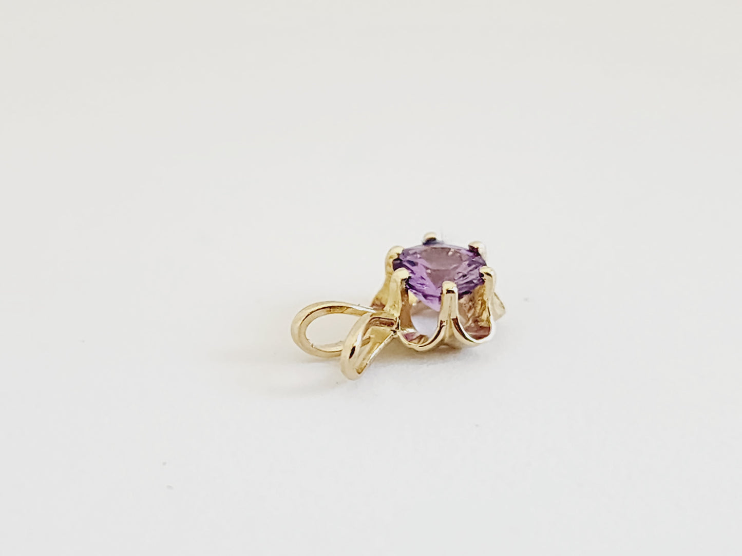 0.56 Carat Purple Sapphire Pendant 14 Karat Yellow Gold