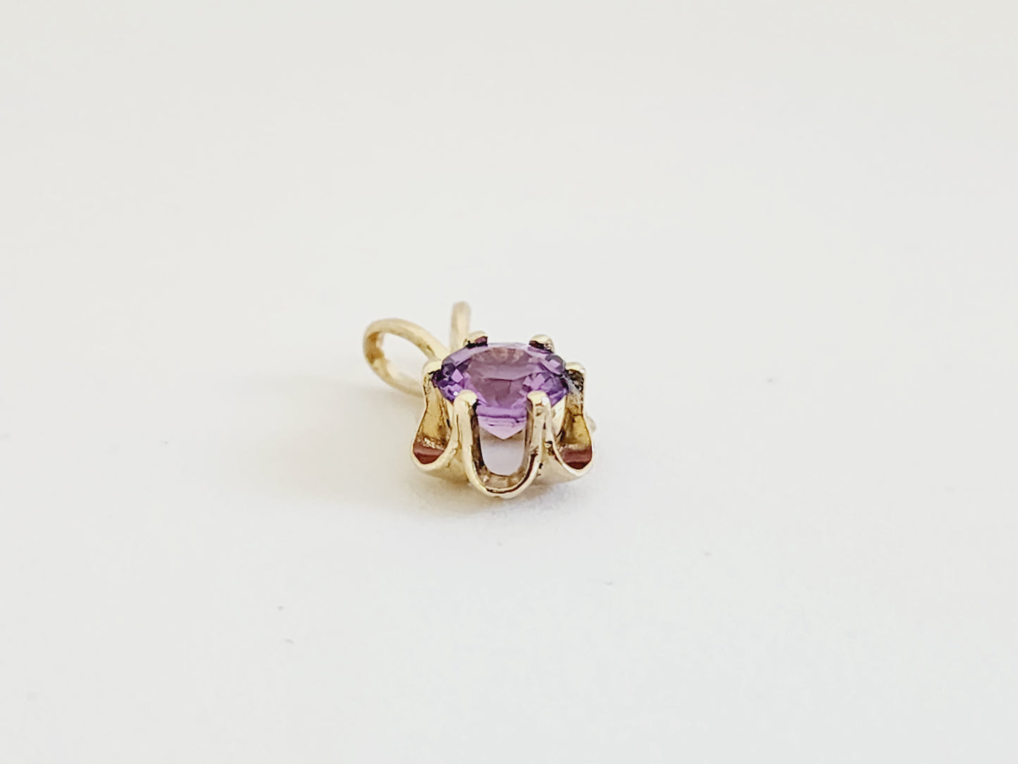 0.56 Carat Purple Sapphire Pendant 14 Karat Yellow Gold