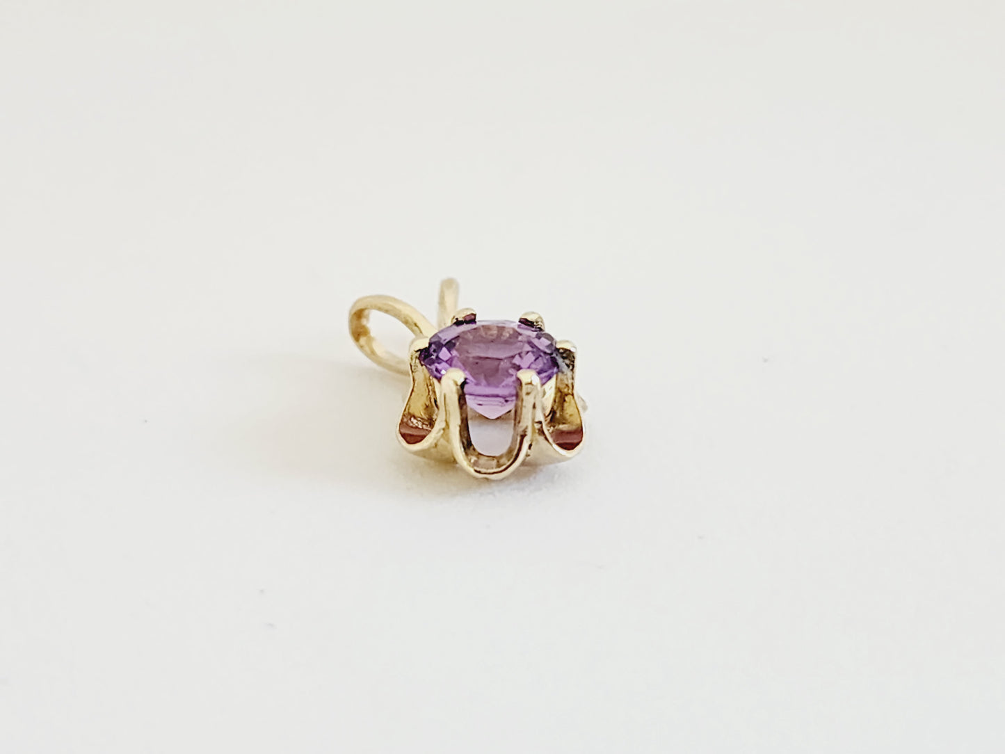 0.56 Carat Purple Sapphire Pendant 14 Karat Yellow Gold