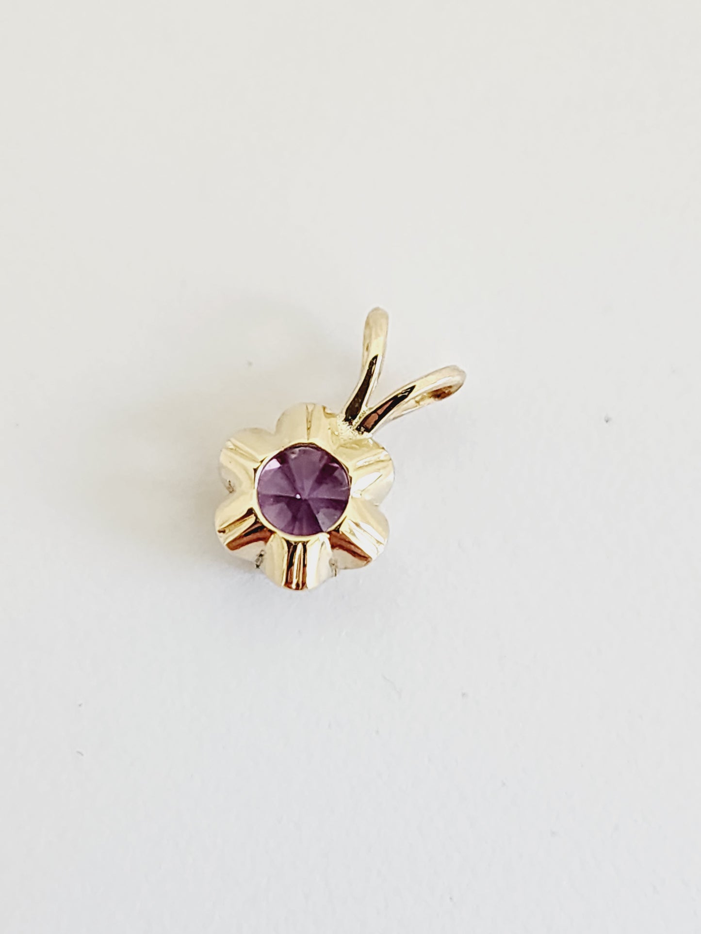0.56 Carat Purple Sapphire Pendant 14 Karat Yellow Gold