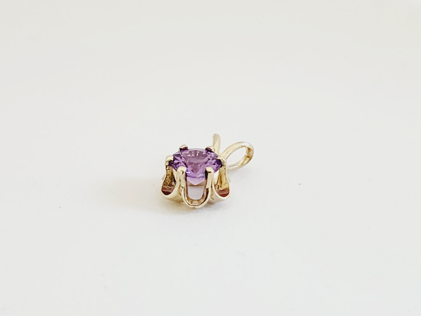 0.56 Carat Purple Sapphire Pendant 14 Karat Yellow Gold
