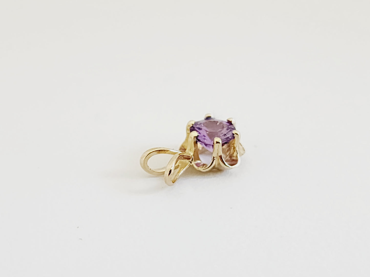 0.56 Carat Purple Sapphire Pendant 14 Karat Yellow Gold