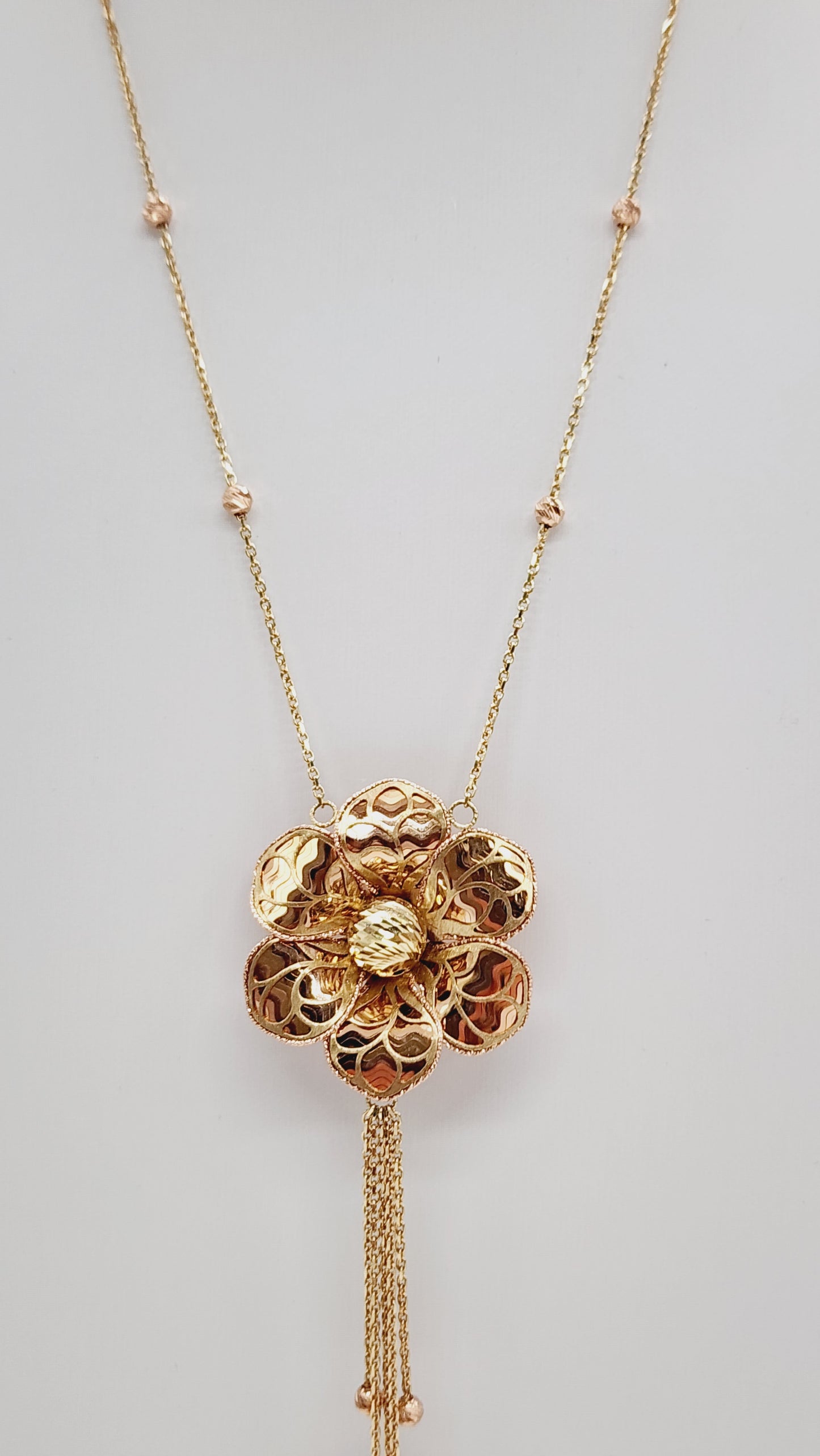 Flower Shape Pendant Rose Gold 14 Karat