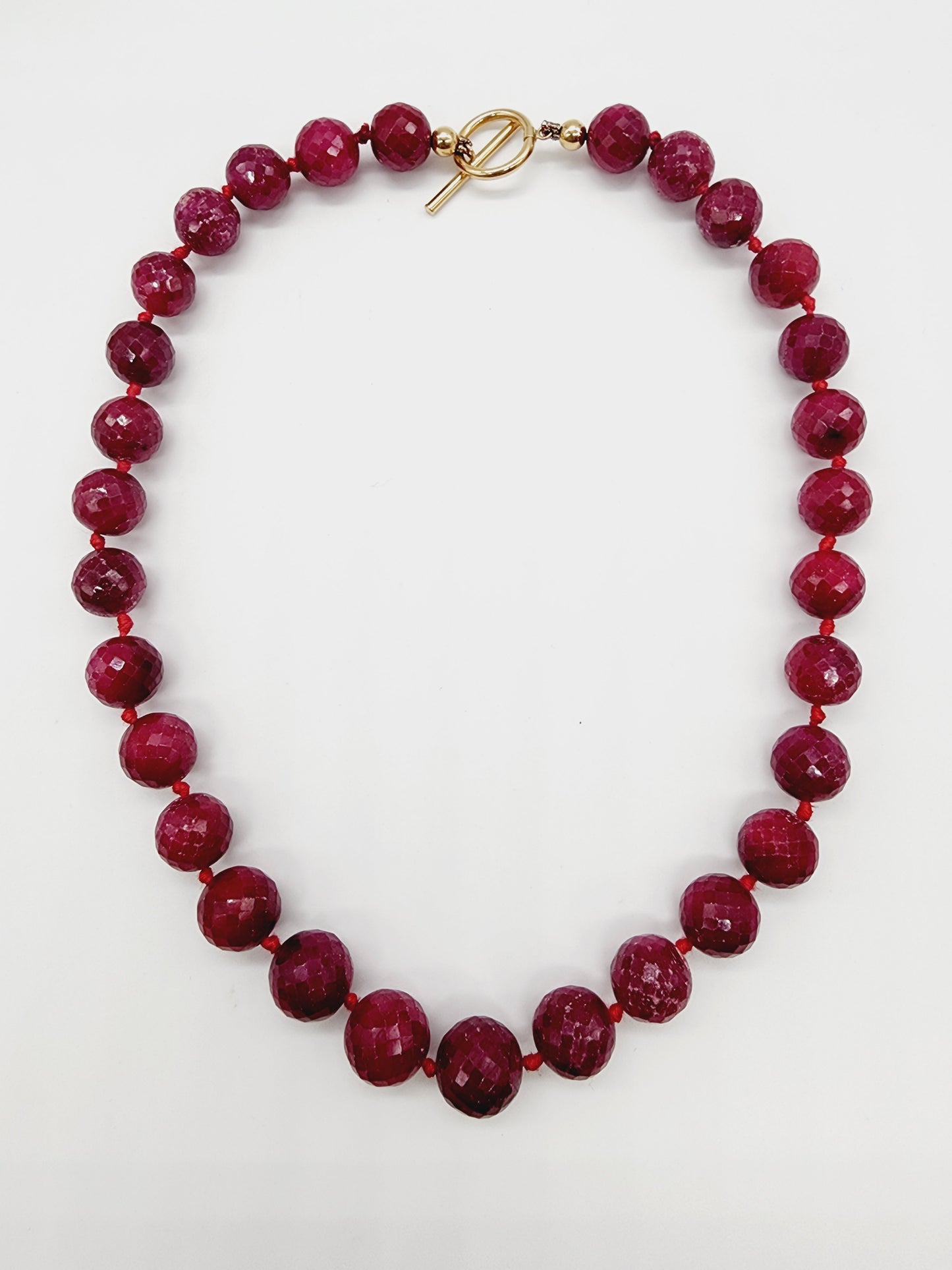 483.60 Carats Ruby Round Necklace 14 Karat Yellow Gold