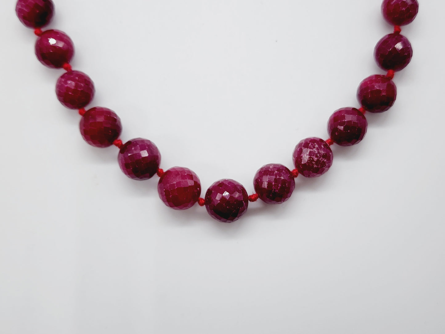 483.60 Carats Ruby Round Necklace 14 Karat Yellow Gold