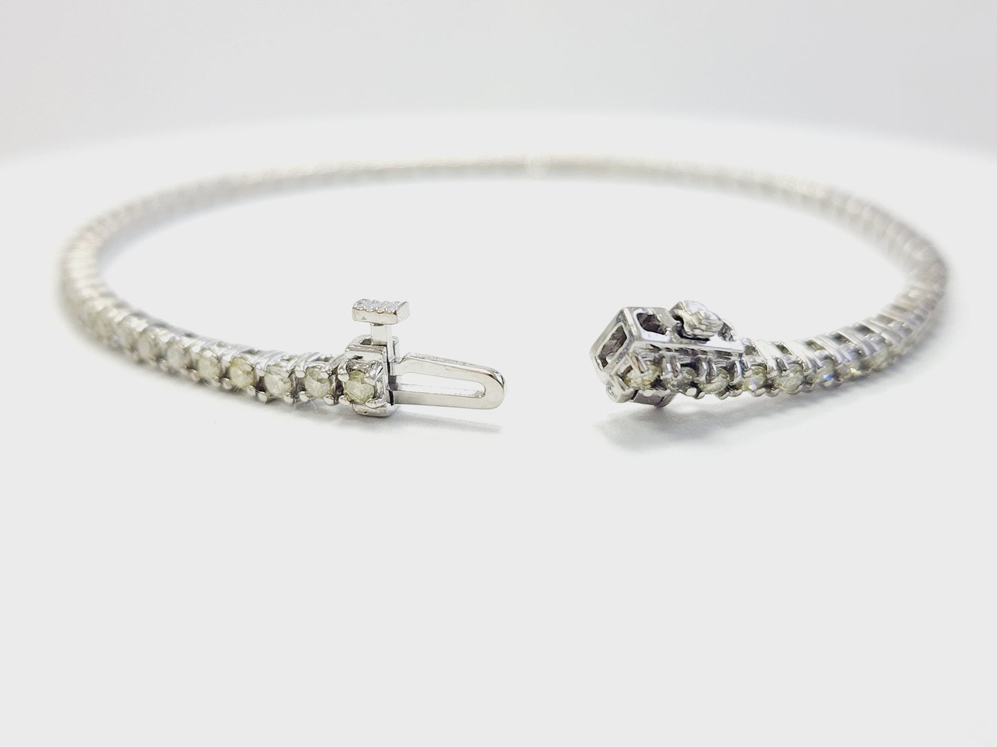 1.90 Carat Natural Diamond Tennis Bracelet 14 Karat White Gold