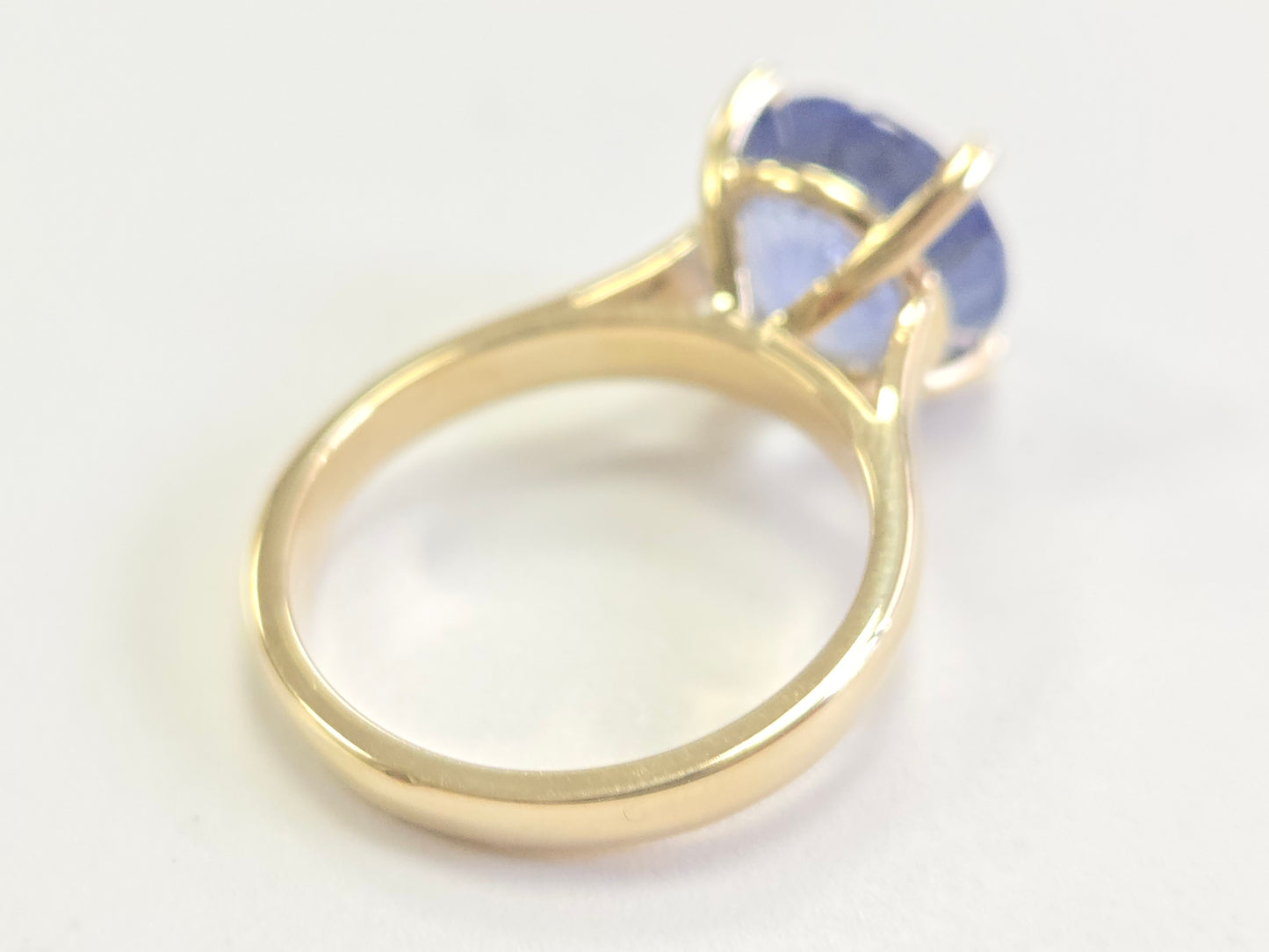 GIA Natural 5.60 Carats Round Shape Sapphire Ring 14 Karat Yellow Gold