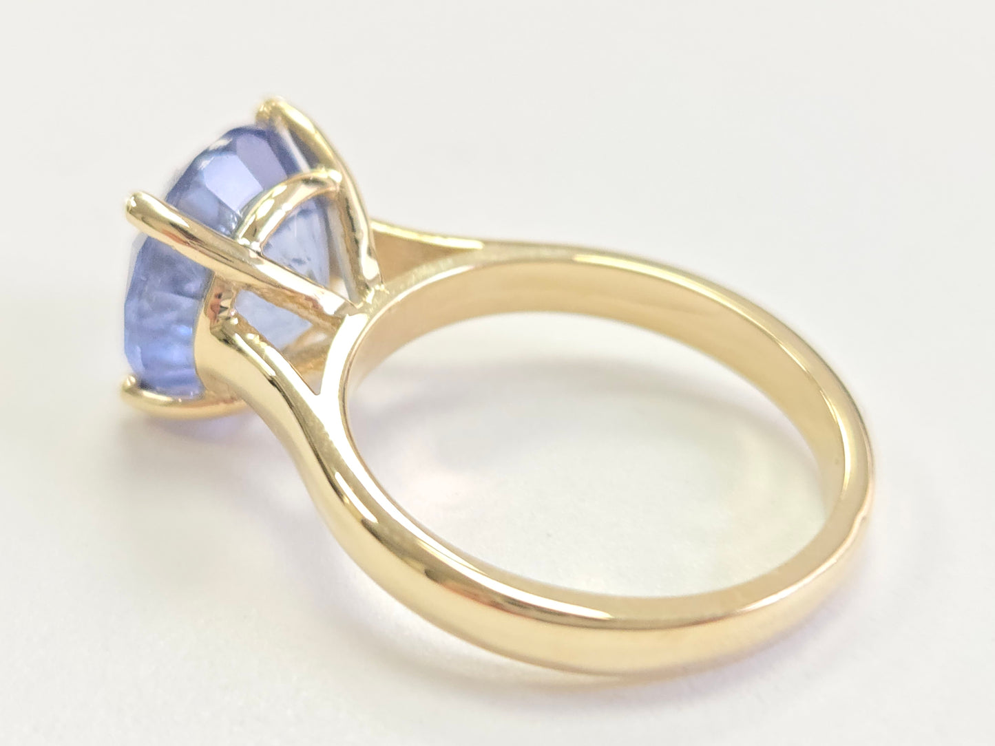 GIA Natural 5.60 Carats Round Shape Sapphire Ring 14 Karat Yellow Gold