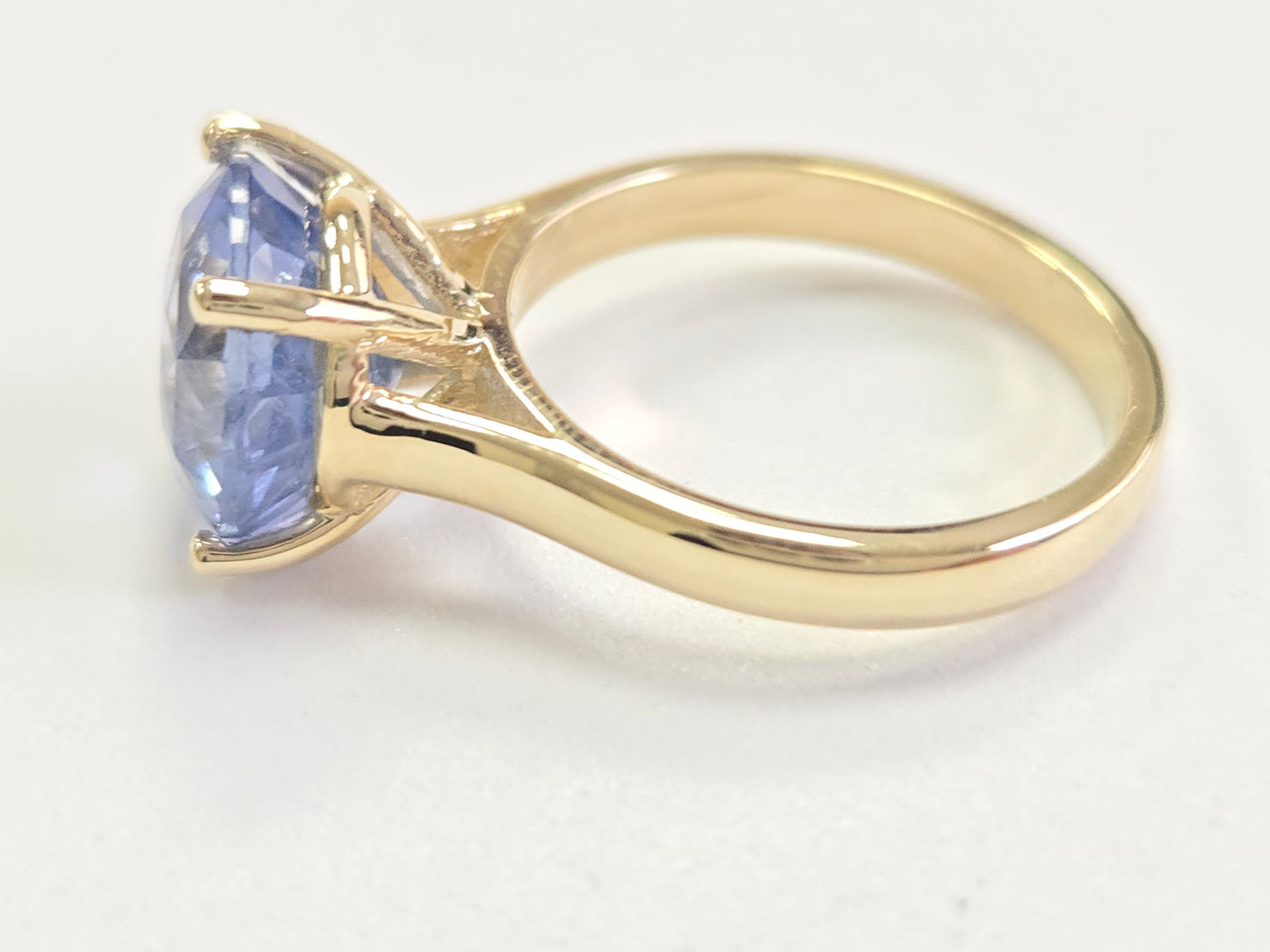GIA Natural 5.60 Carats Round Shape Sapphire Ring 14 Karat Yellow Gold