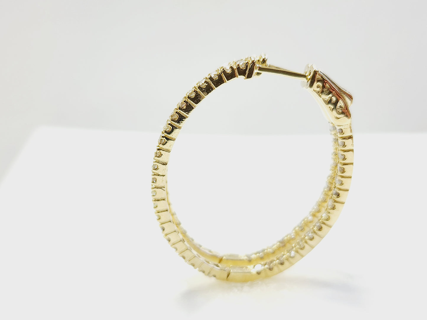 1.73 Carat Diamond Oval Hoops Earrings 14 Karat Yellow Gold