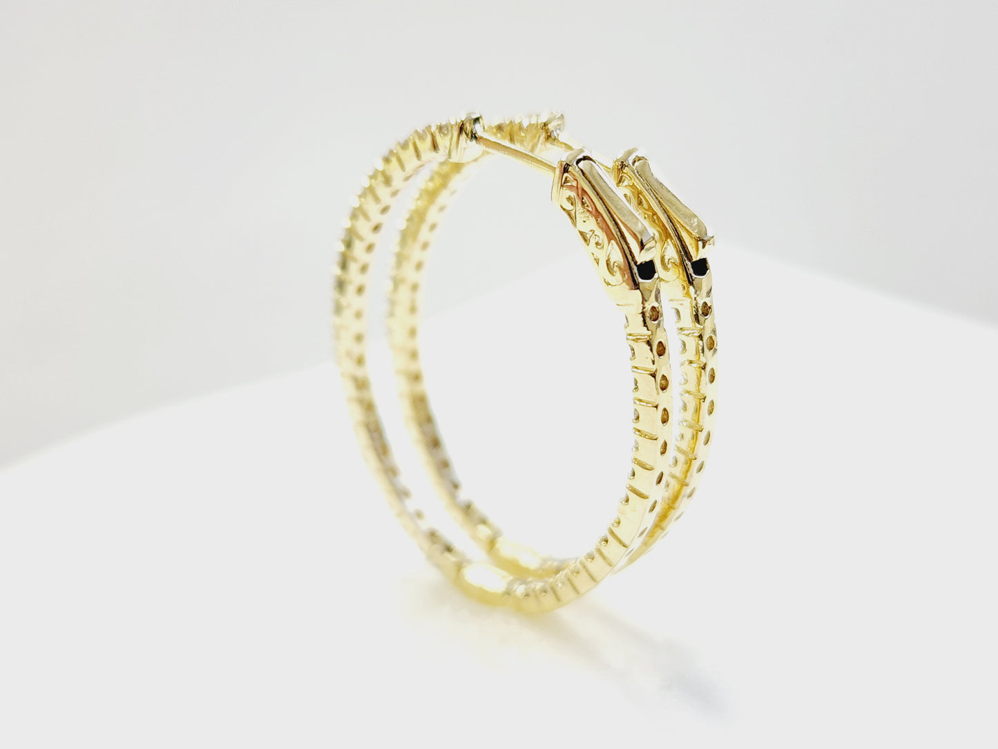 1.73 Carat Diamond Oval Hoops Earrings 14 Karat Yellow Gold