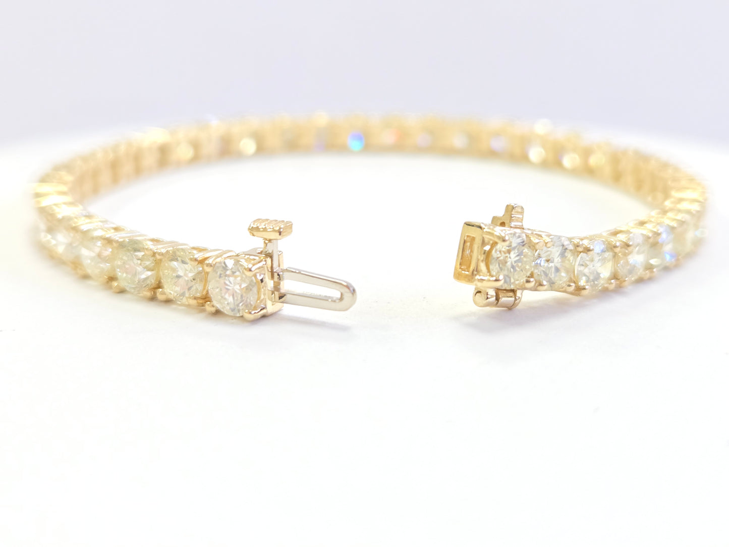 13.63 Carat Natural Diamond Tennis Bracelet 14 Karat Yellow Gold