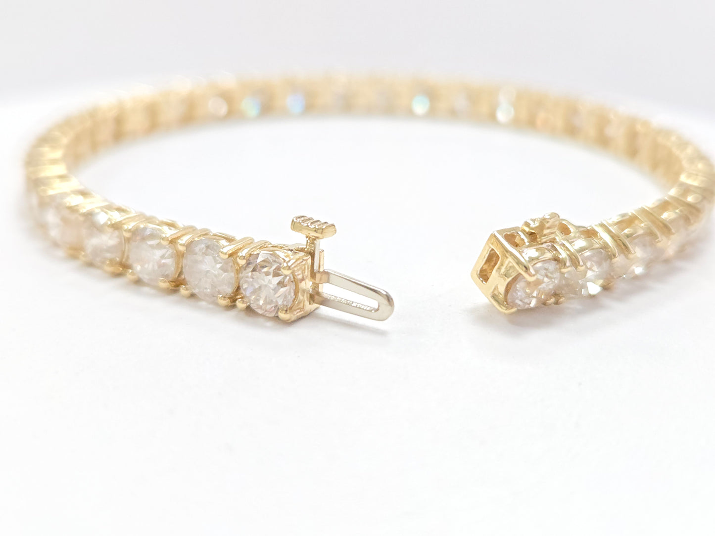 15.90 Carat Natural Diamond Tennis Bracelet 14 Karat Yellow Gold