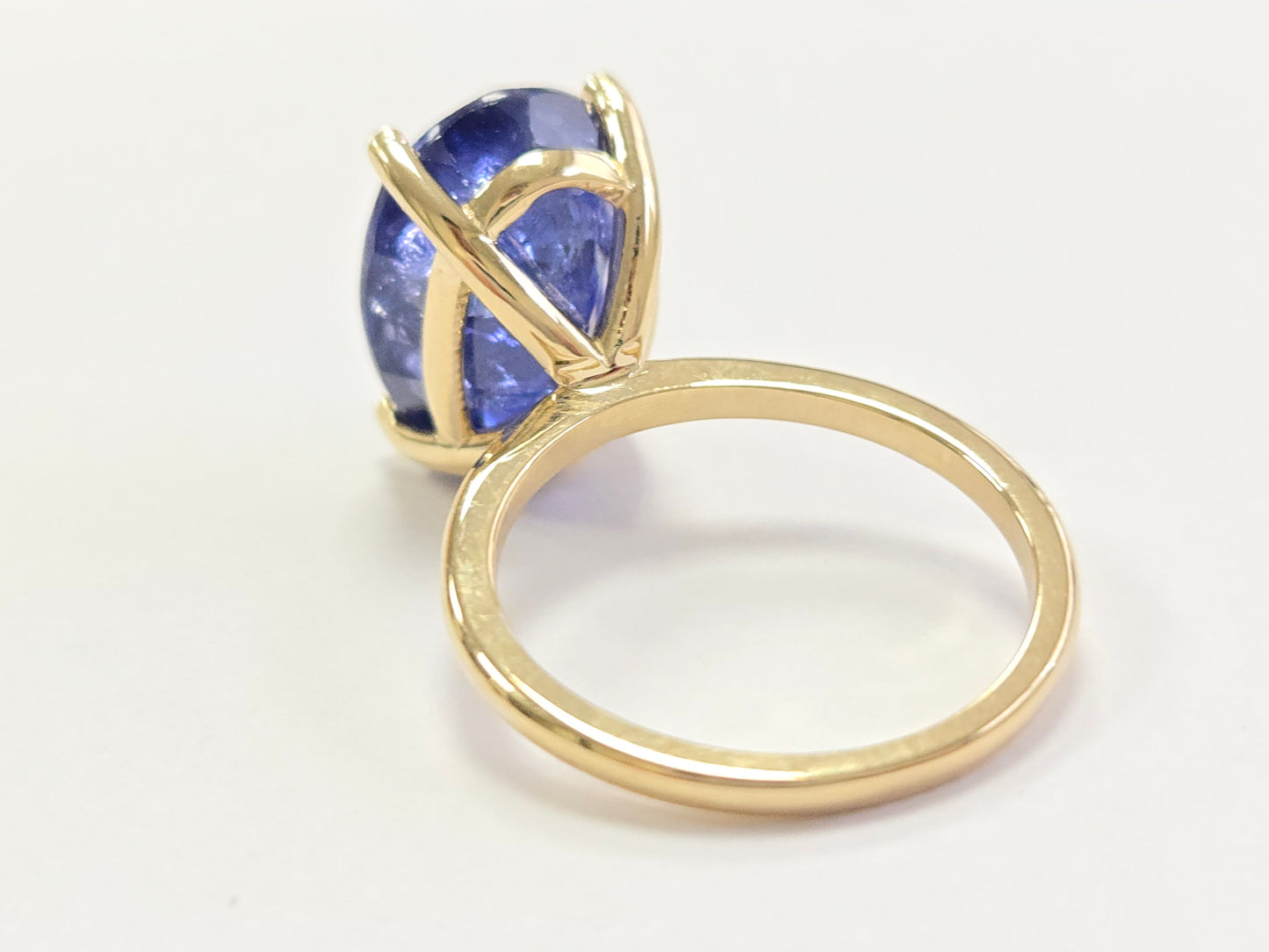12.45 Carats Oval Shape Natural Sapphire Ring 14 Karat Yellow Gold
