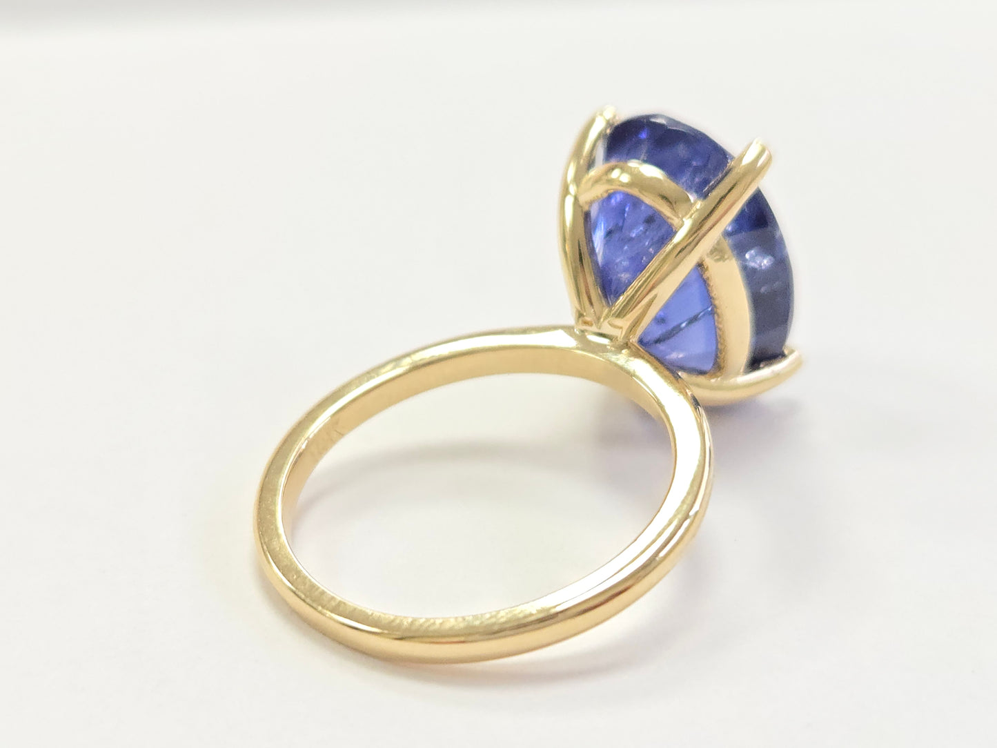 12.45 Carats Oval Shape Natural Sapphire Ring 14 Karat Yellow Gold