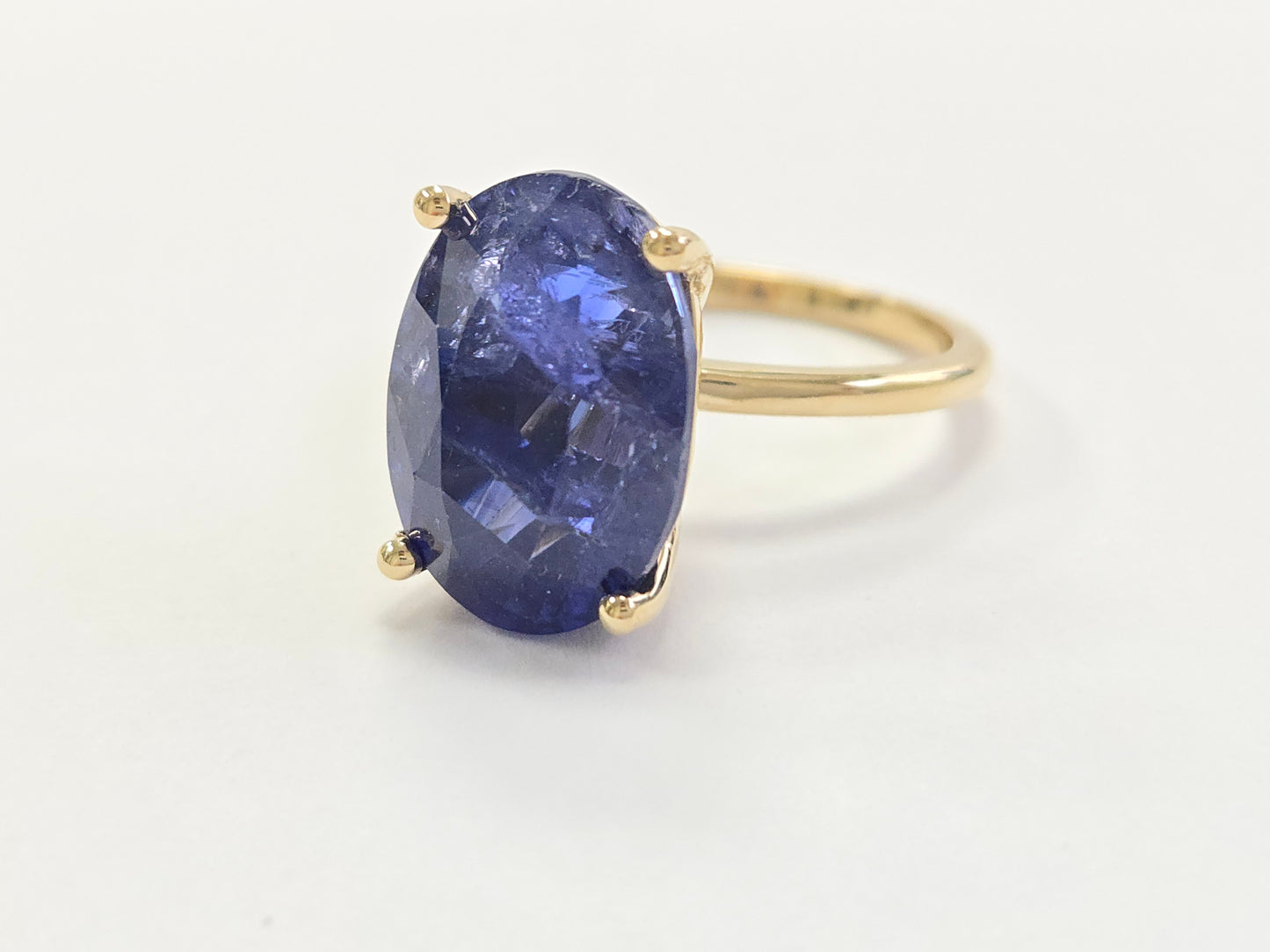 12.45 Carats Oval Shape Natural Sapphire Ring 14 Karat Yellow Gold