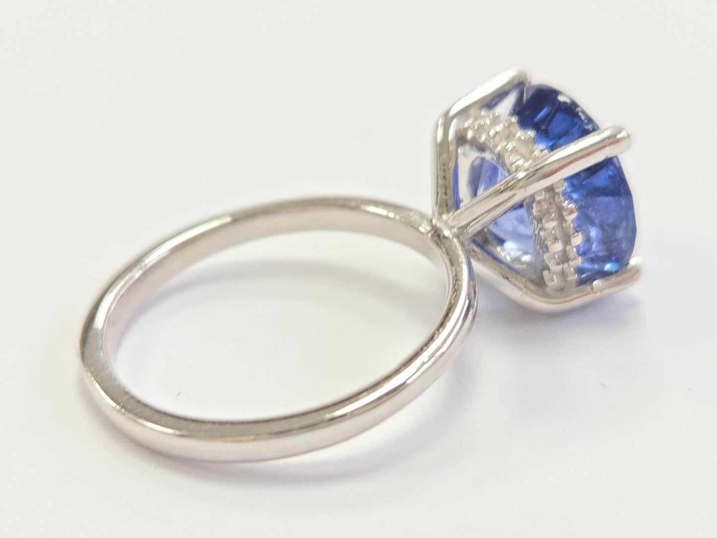 6.66 Carats Round Shape Natural Sapphire Ring 14 Karat White Gold