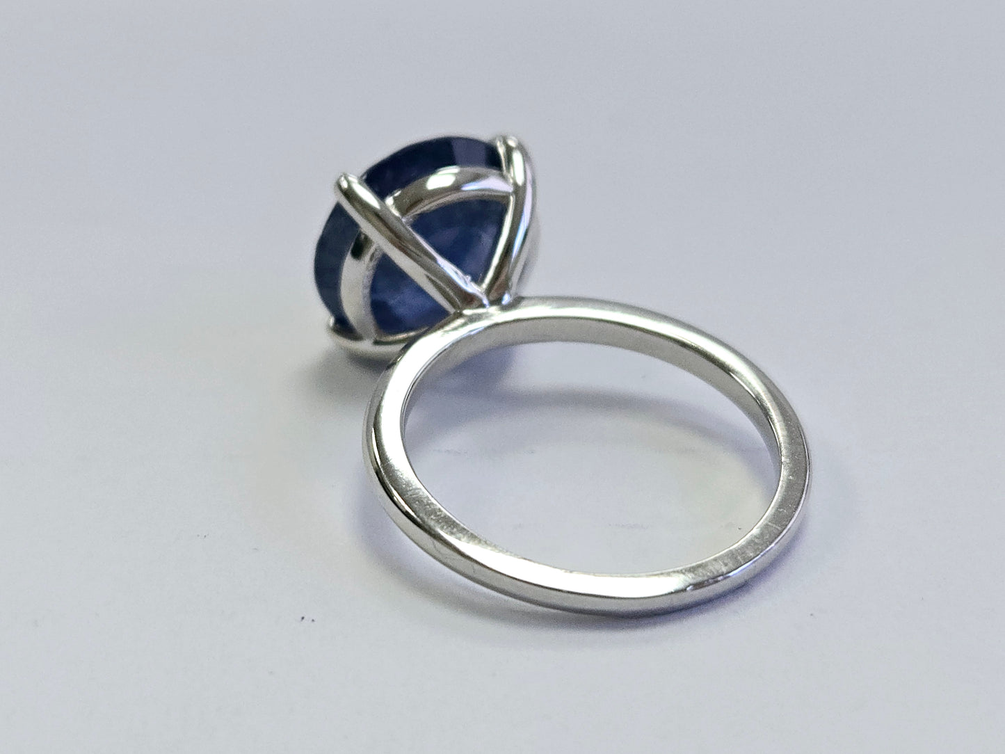 7.40 Carats Round Shape Natural Sapphire Ring 14 Karat White Gold