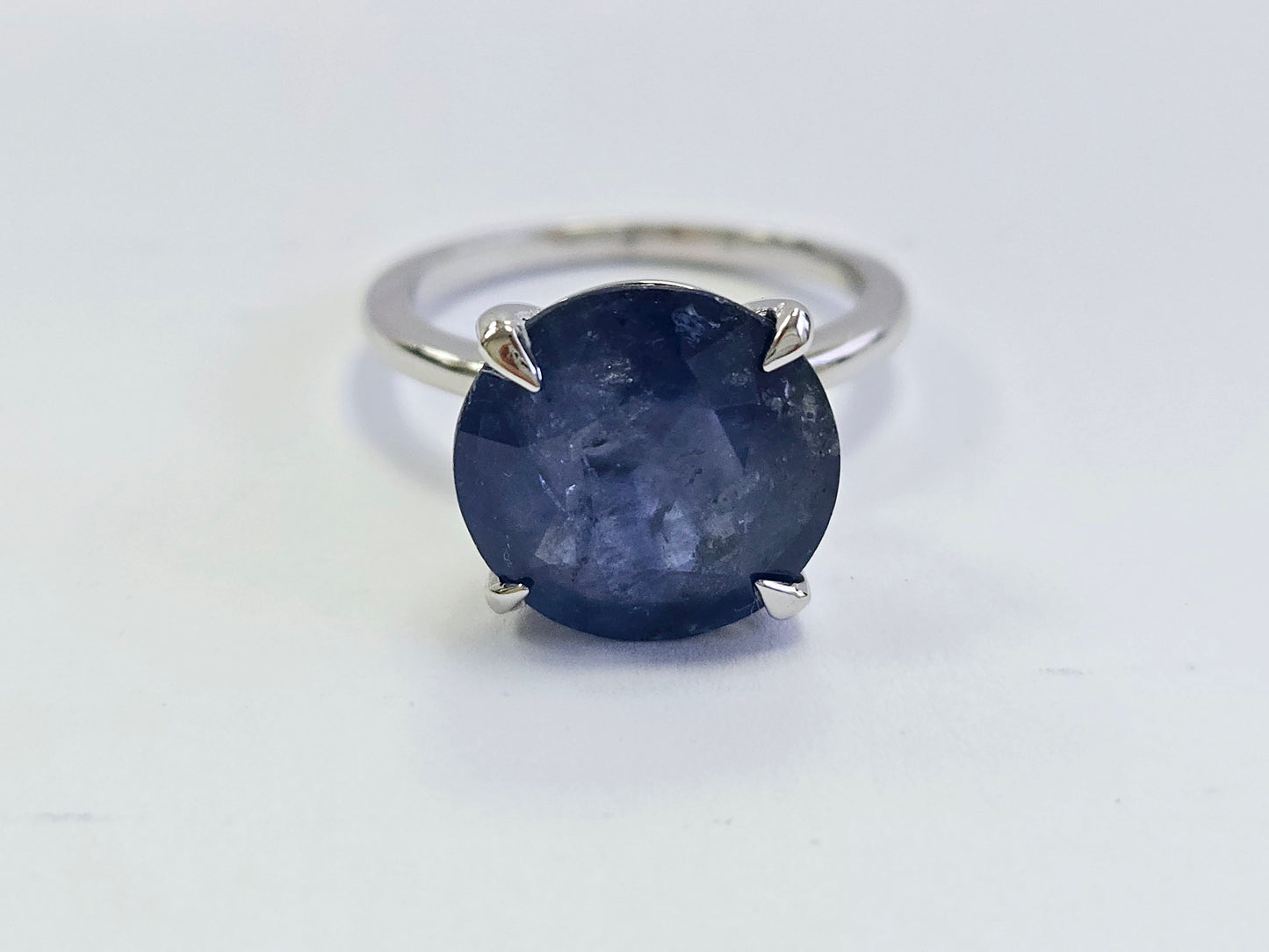 7.40 Carats Round Shape Natural Sapphire Ring 14 Karat White Gold