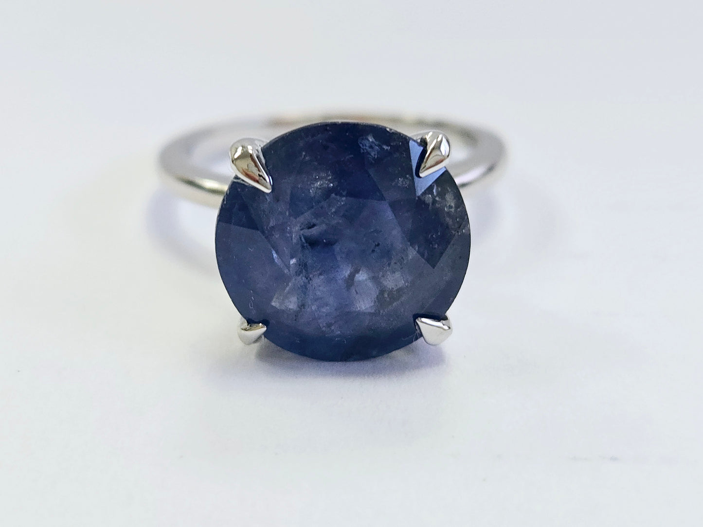 7.40 Carats Round Shape Natural Sapphire Ring 14 Karat White Gold