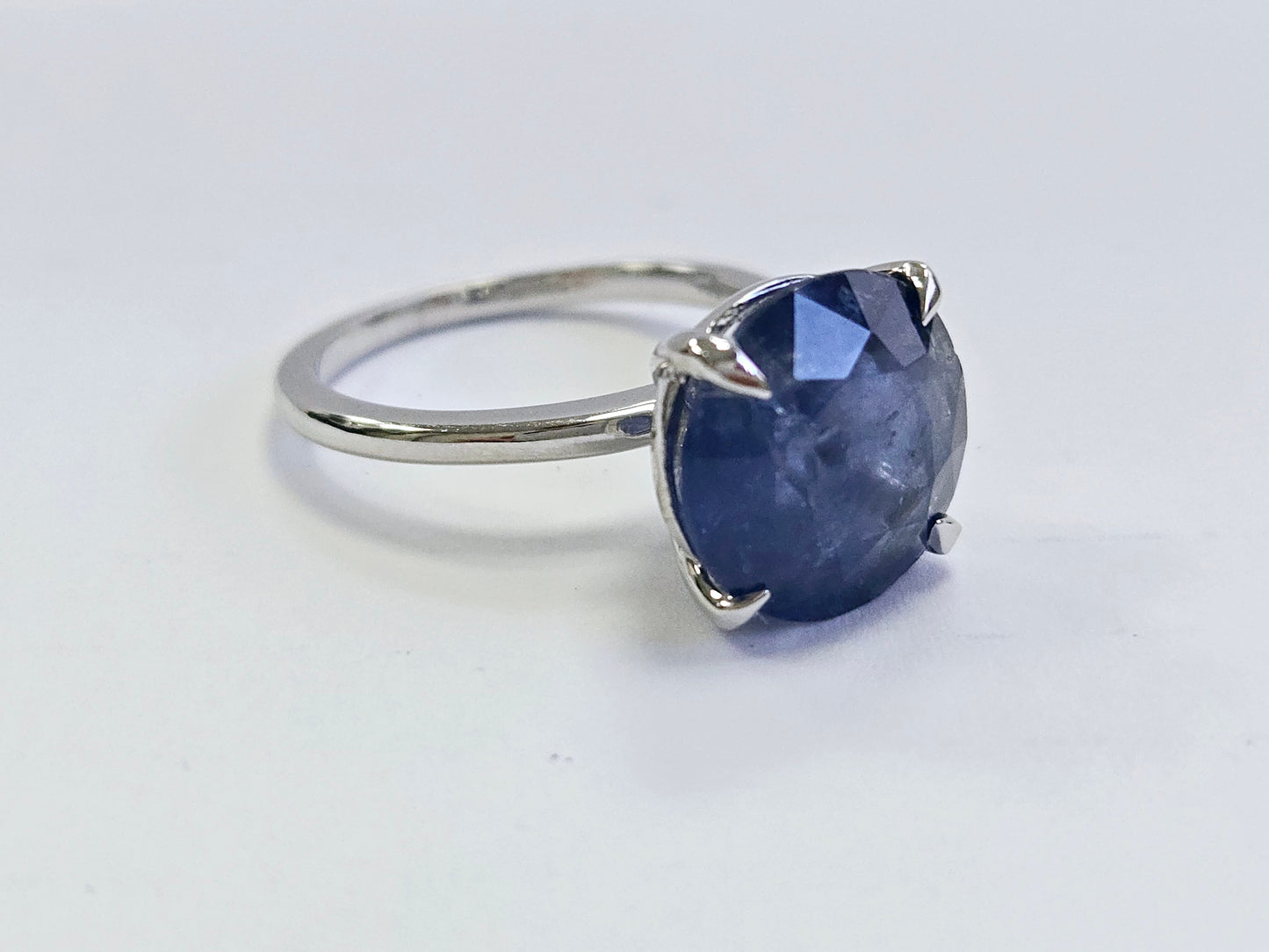 7.40 Carats Round Shape Natural Sapphire Ring 14 Karat White Gold