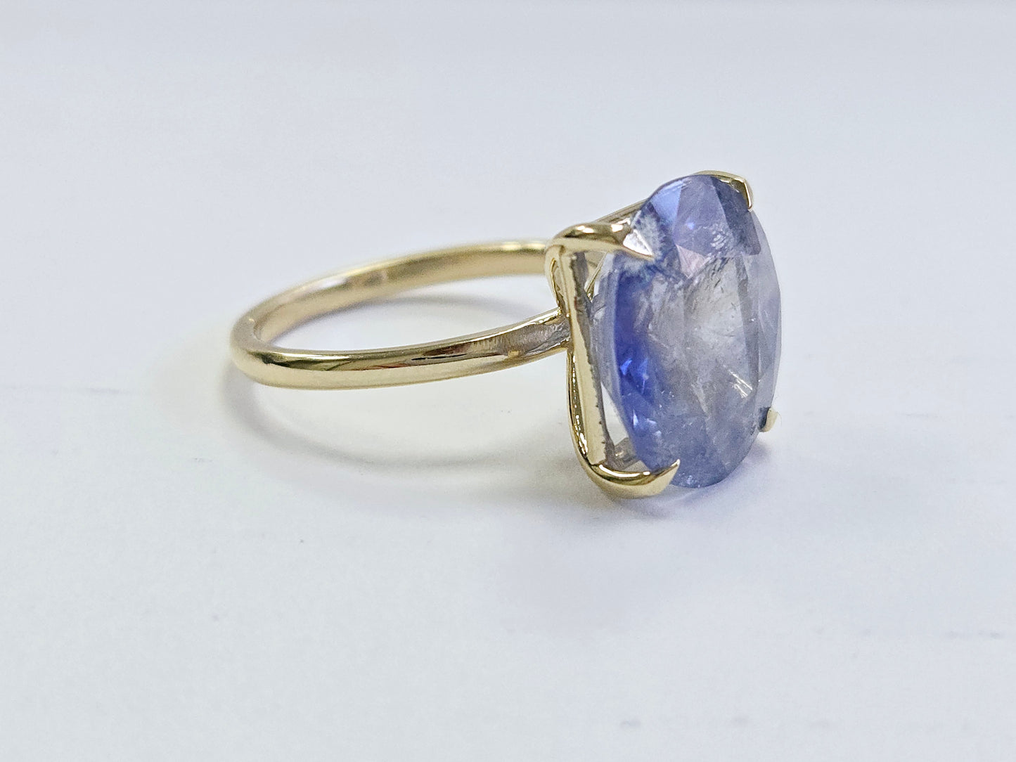 8.89 Carats Oval Shape Natural Sapphire Ring 14 Karat Yellow Gold