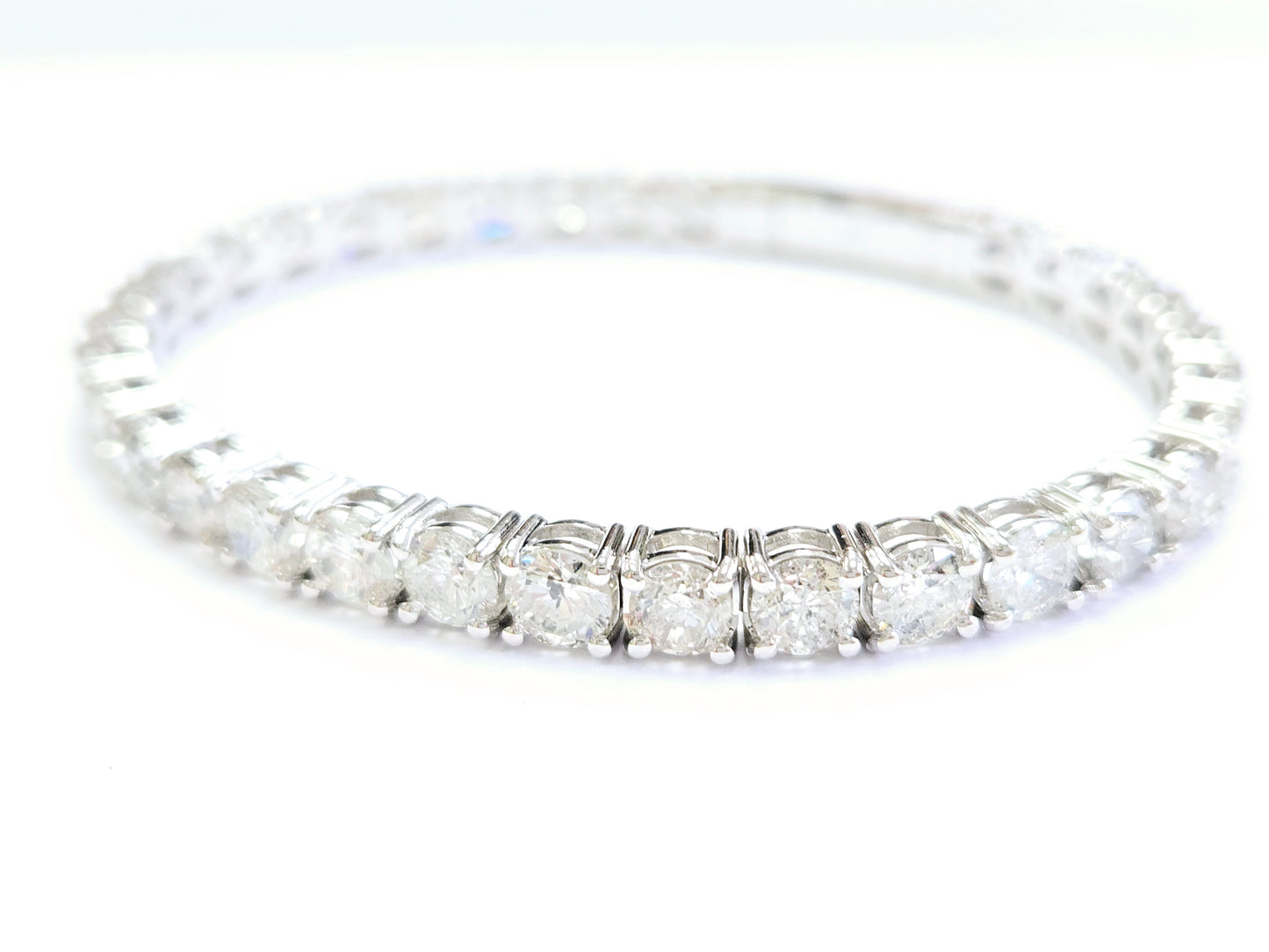 13.32 Carat Natural Diamond Full Flexible Bangle White Gold 14 Karat
