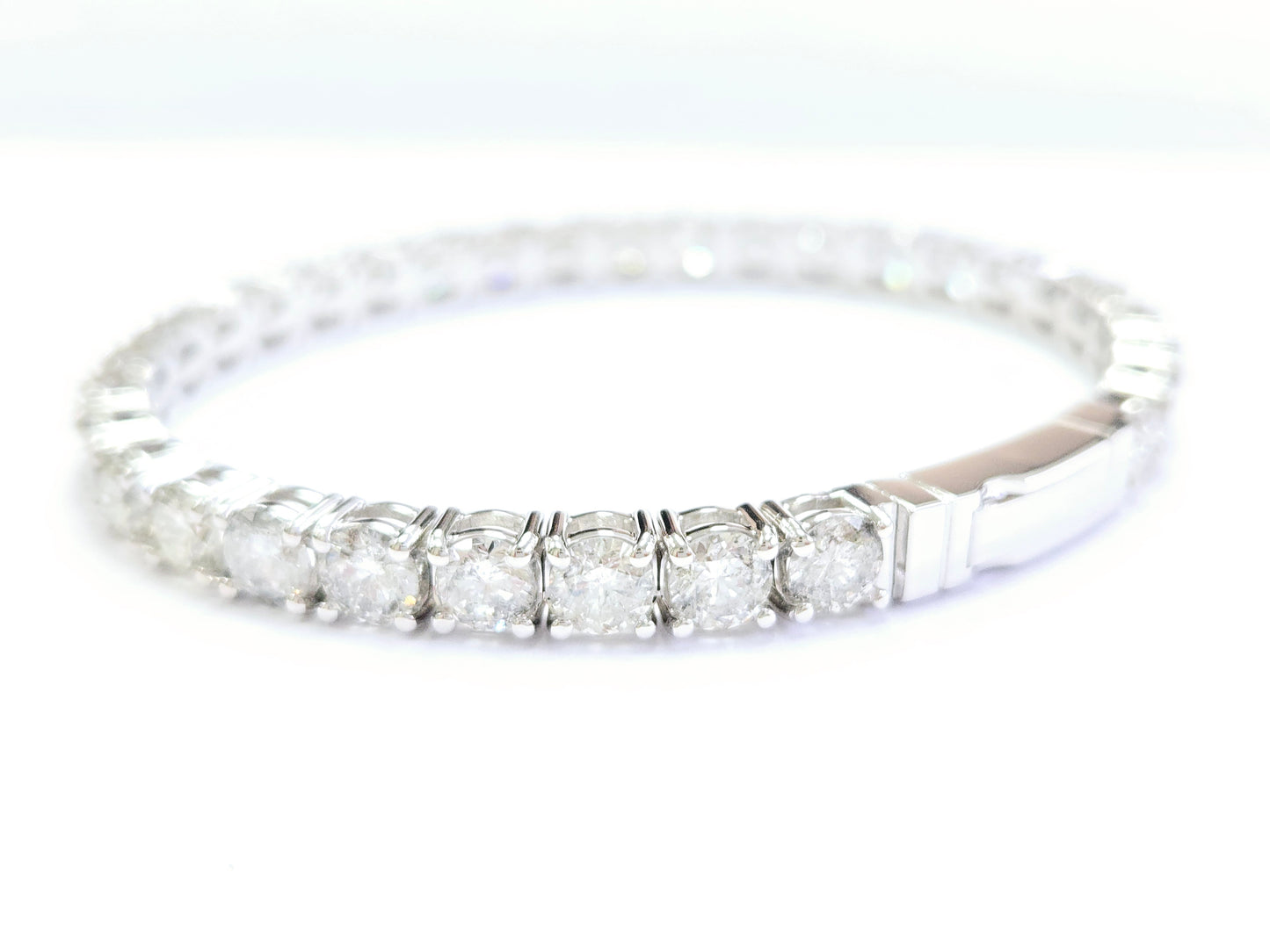 13.32 Carat Natural Diamond Full Flexible Bangle White Gold 14 Karat