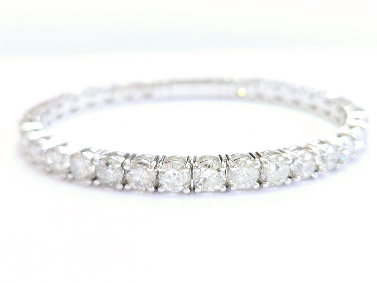 13.32 Carat Natural Diamond Full Flexible Bangle White Gold 14 Karat