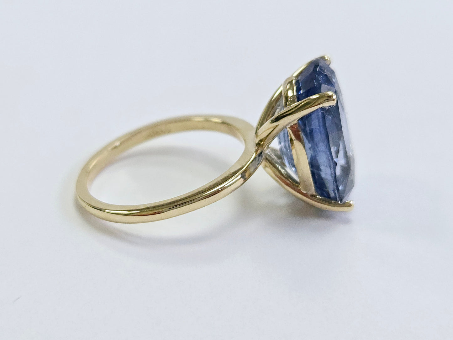 GIA Natural 11.78 Carats Oval Sapphire Ring 14 Karat Yellow Gold