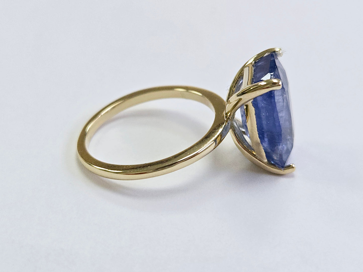 7.70 Carats Emerald Cut Natural Sapphire Ring 14 Karat Yellow Gold