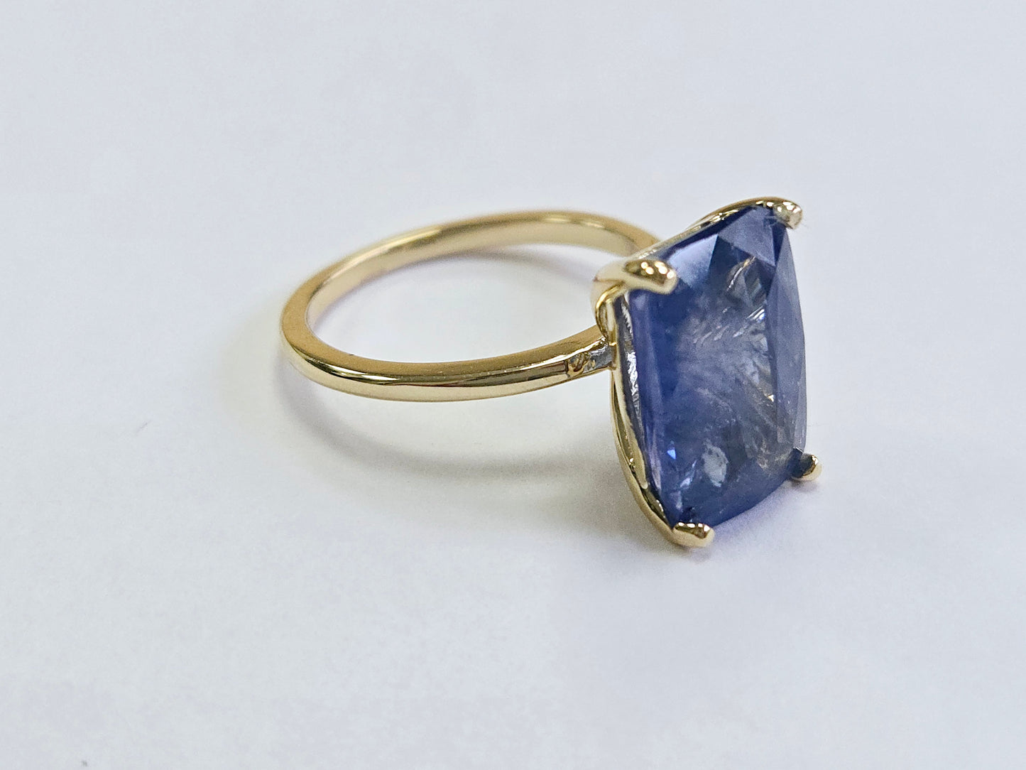 7.70 Carats Emerald Cut Natural Sapphire Ring 14 Karat Yellow Gold