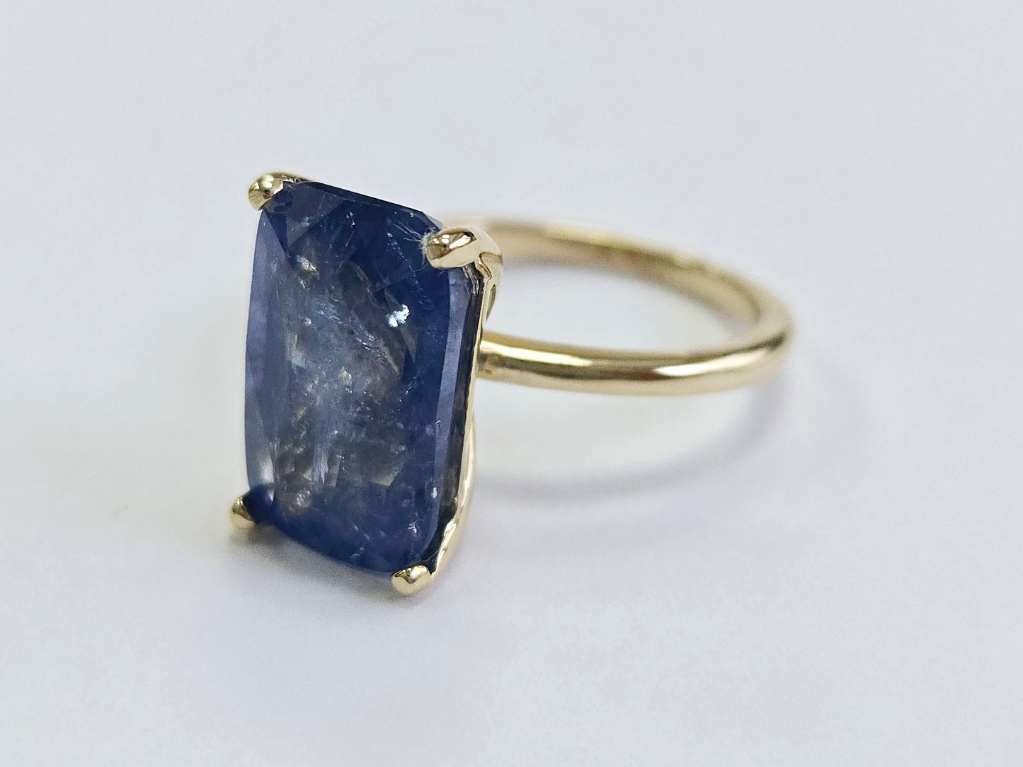 7.70 Carats Emerald Cut Natural Sapphire Ring 14 Karat Yellow Gold