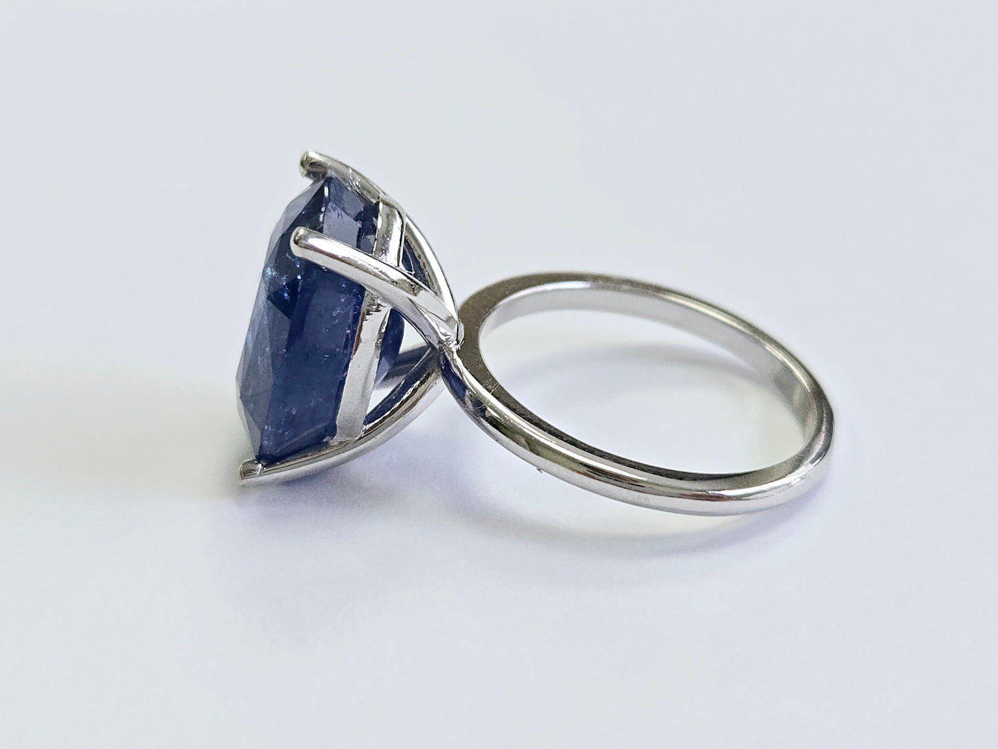 12.60 Carats Oval Shape Natural Sapphire Ring 14 Karat White Gold