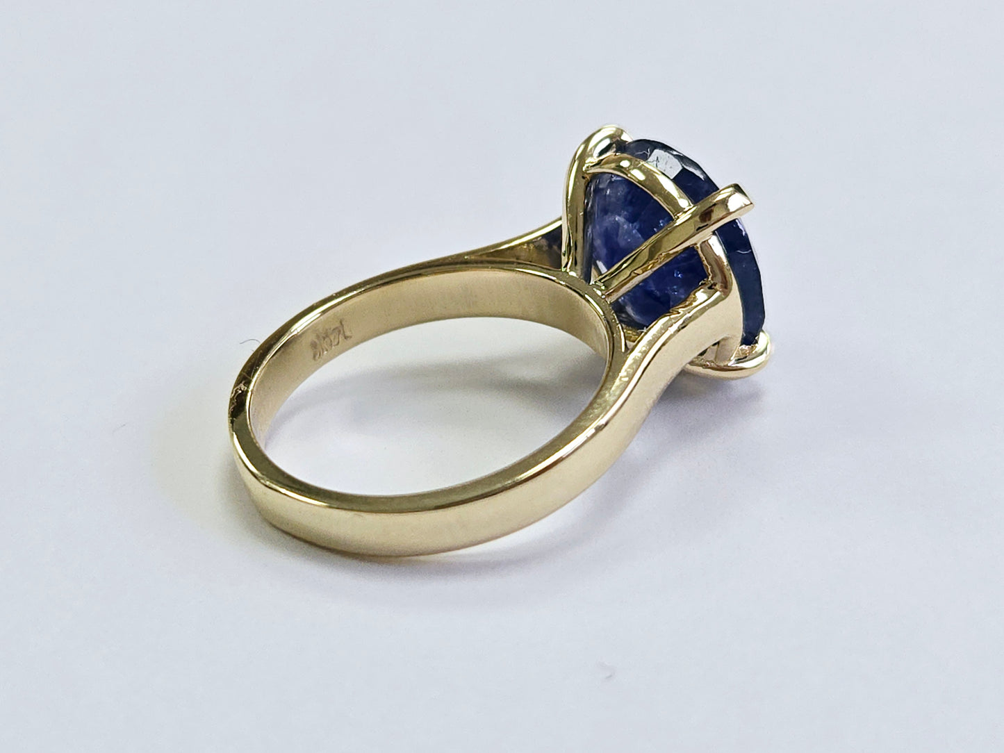 7.03 Carats Round Natural Sapphire Ring 14 Karat Yellow Gold