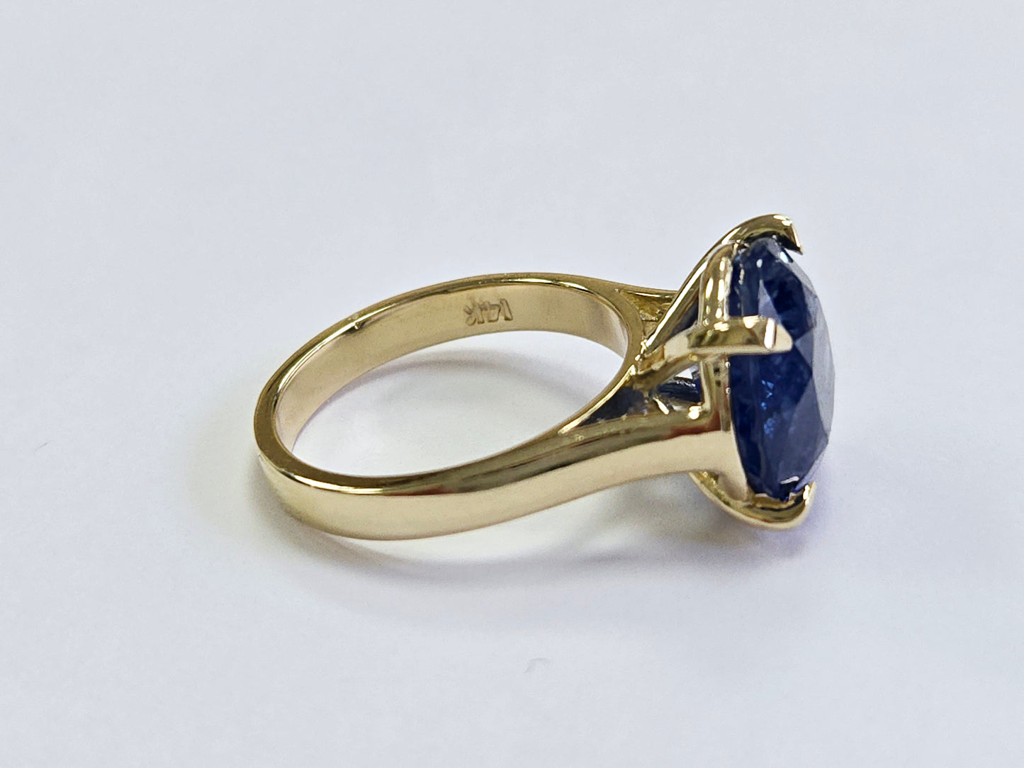 7.03 Carats Round Natural Sapphire Ring 14 Karat Yellow Gold