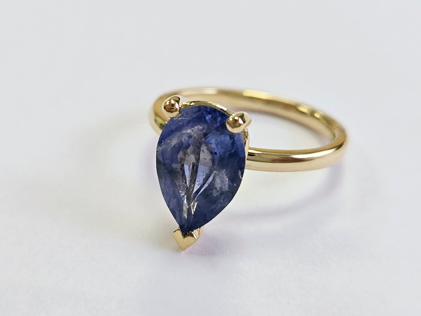 3.10 Carats Pear Natural Sapphire Ring 14 Karat Yellow Gold