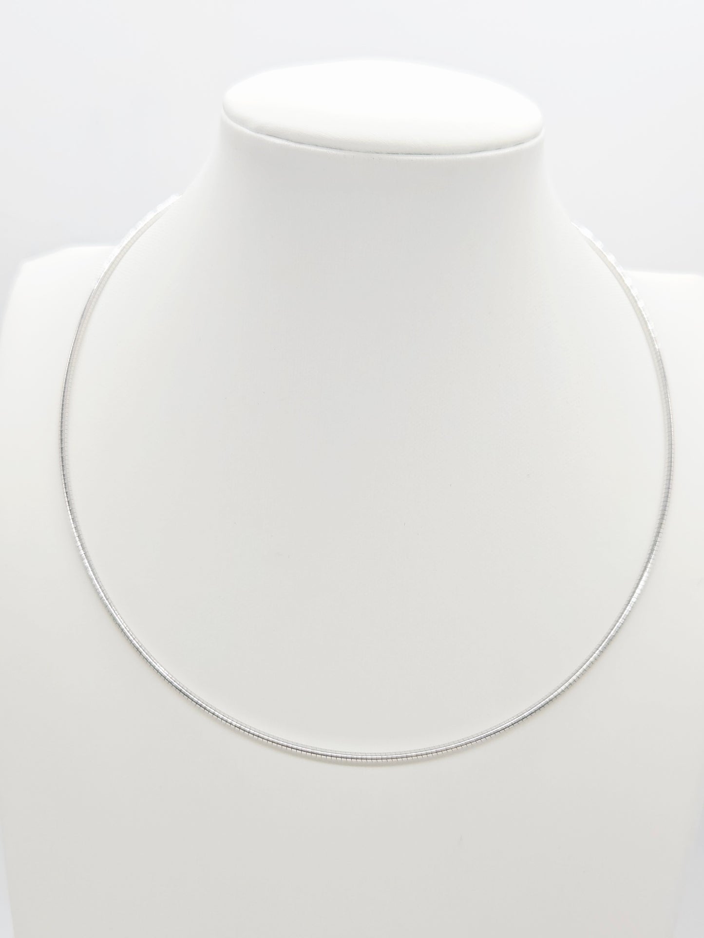 Elegant 14K White Gold Choker Necklace – 16 Inch