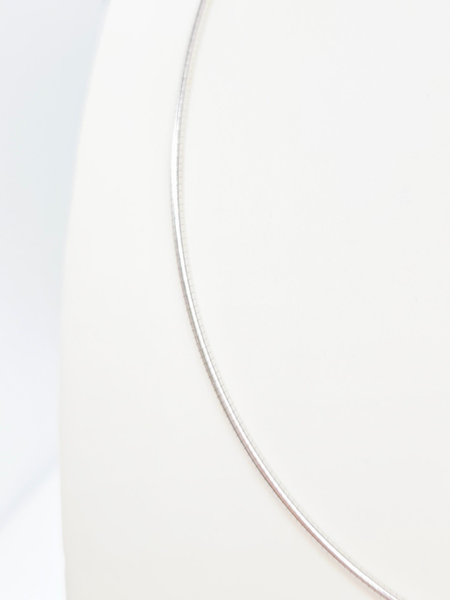 Elegant 14K White Gold Choker Necklace – 16 Inch