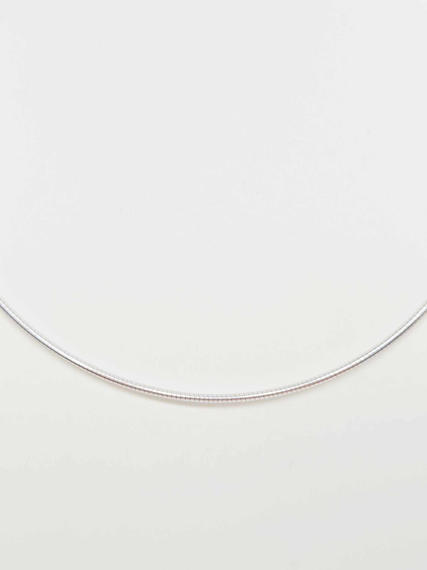Elegant 14K White Gold Choker Necklace – 16 Inch