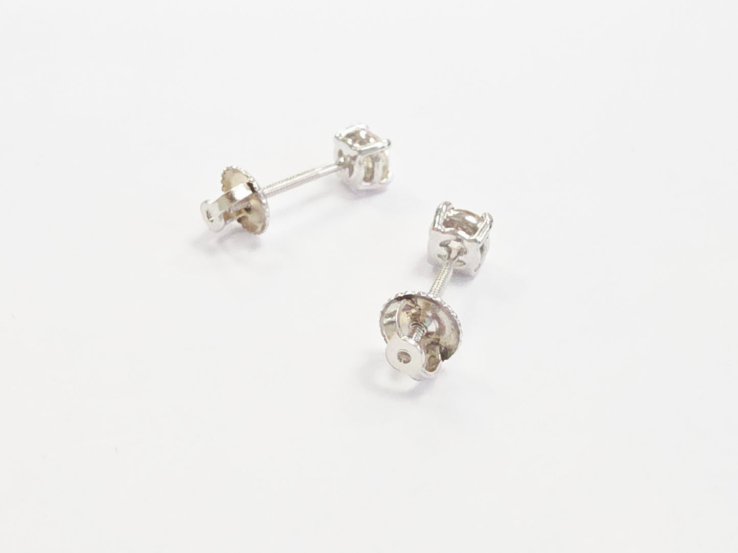 0.61 Carats Natural Diamond Round Shape Studs 14 Karat White Gold