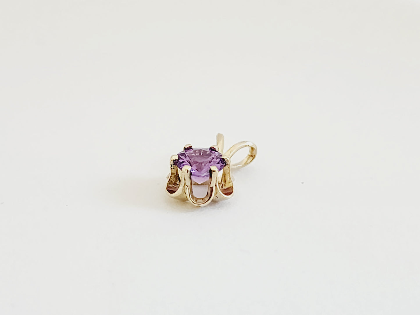 0.56 Carat Purple Sapphire Pendant 14 Karat Yellow Gold