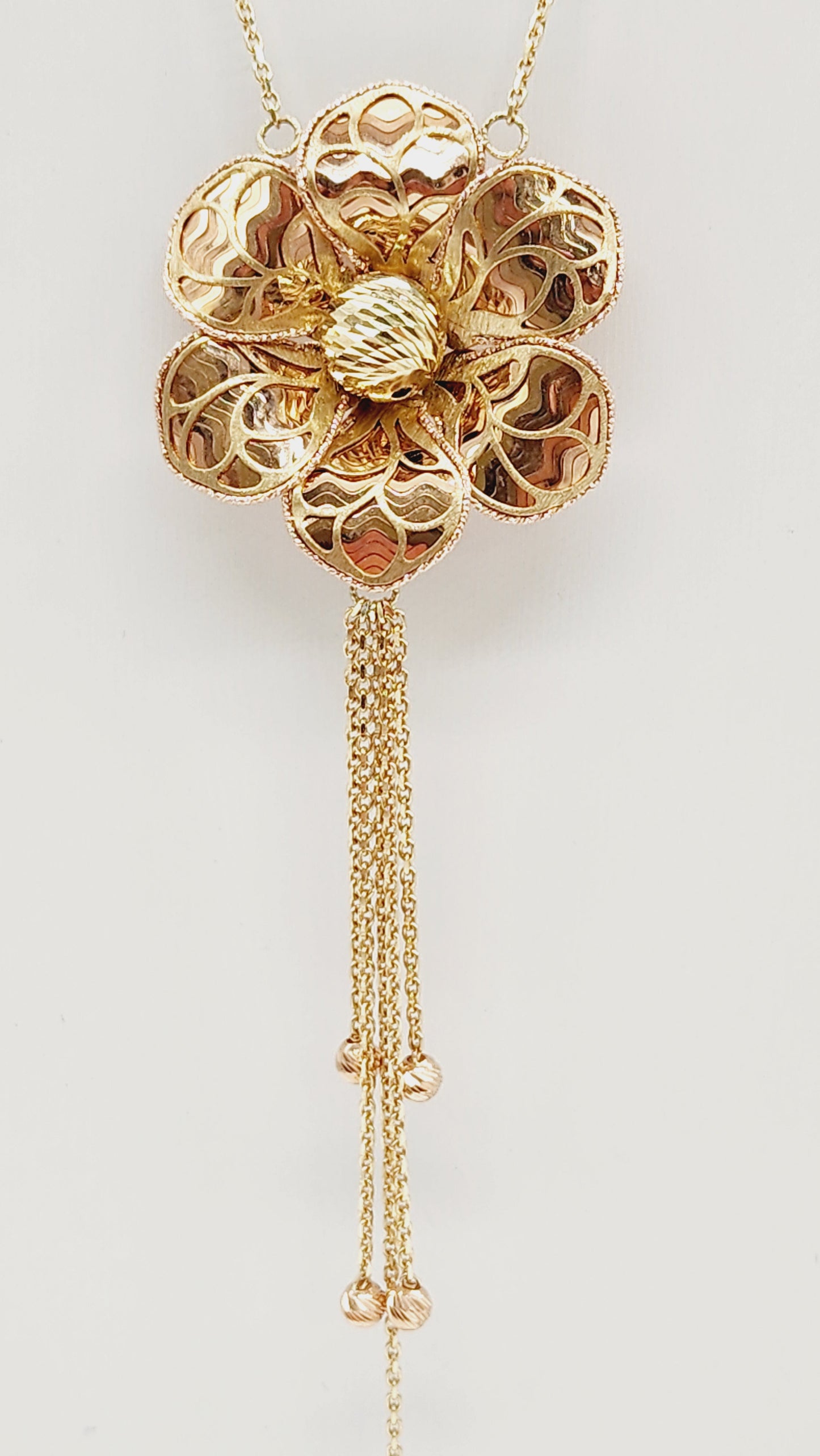 Flower Shape Pendant Rose Gold 14 Karat