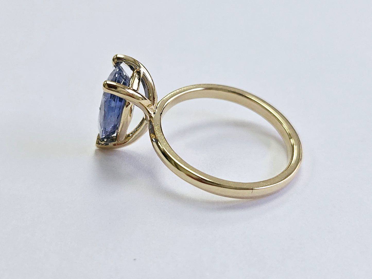 3.10 Carats Pear Natural Sapphire Ring 14 Karat Yellow Gold