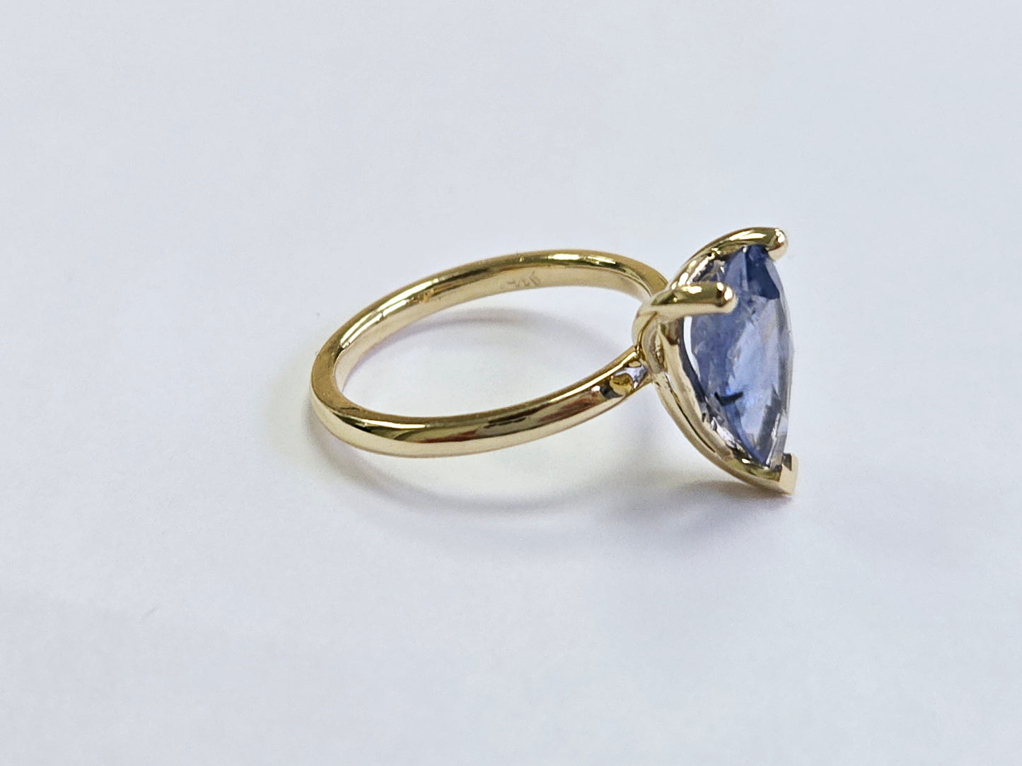 3.10 Carats Pear Natural Sapphire Ring 14 Karat Yellow Gold