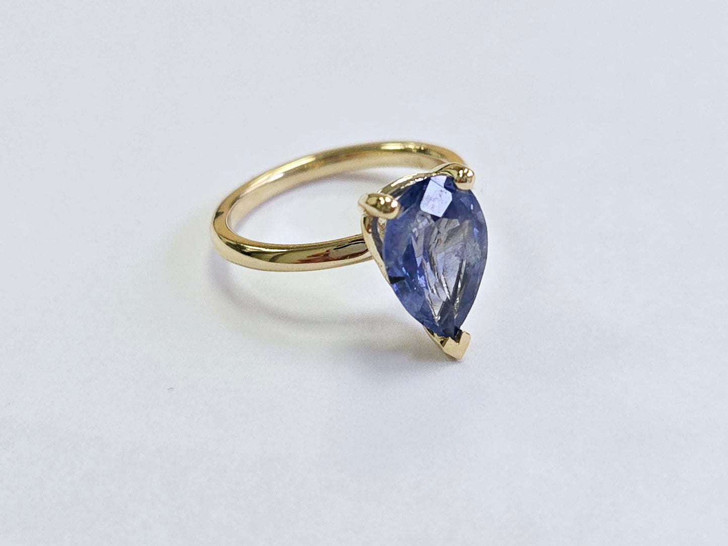 3.10 Carats Pear Natural Sapphire Ring 14 Karat Yellow Gold