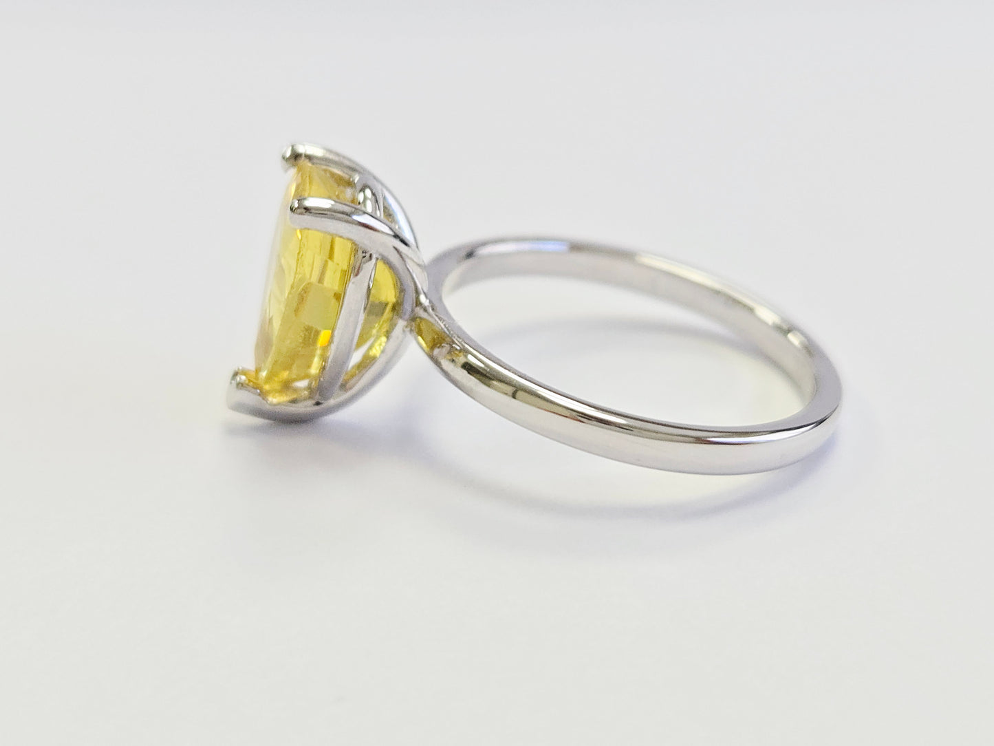 3.22-Carat Natural pear-Shape Intense Yellow Sapphire Ring White Gold 14 Karat